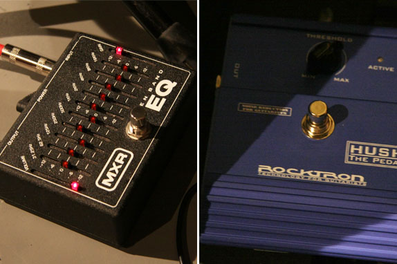 MXR 10 BAND GRAPHIC EQ(写真左)とROCKTRON HUSH THE PEDAL(写真右)