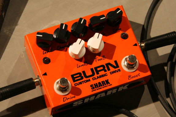 SHARK製 BURN CUSTOM CLASSIC DRIVE